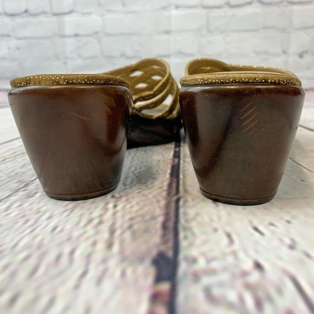 Stuart Weitzman Beige w/ Gold Leopard Sandals - Picture 5 of 7